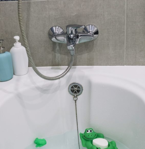 bathtub-with-toys-soap